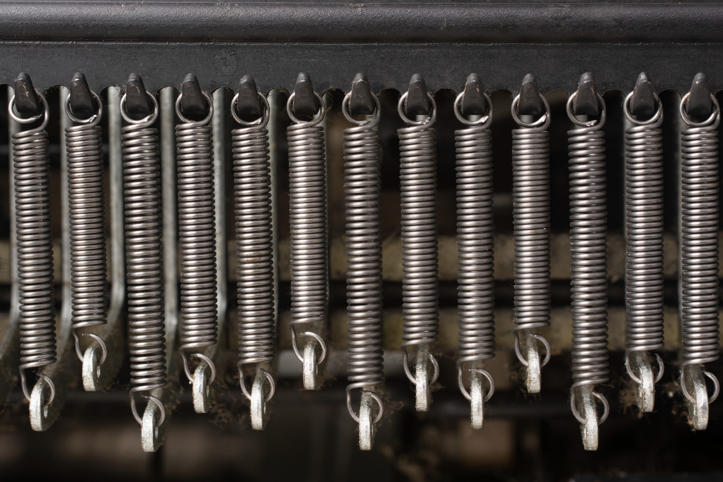 YU CHUN PRECISION CORP.-Extension Springs Image